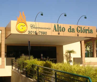 Churrascaria Alto da Glória: revestimento da marquise em ACM champagne.