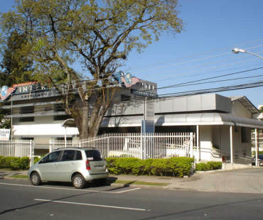 Inter Americano Cabral: revestimento da fachada, brises e cobertura em ACM prata.