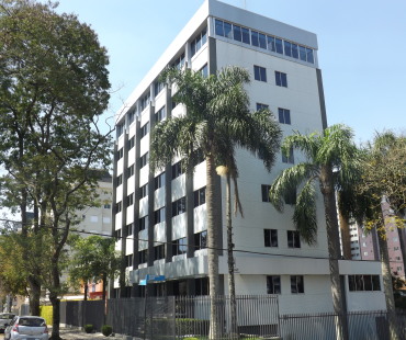 STCP: Confeção da cobertura em estrutura metalica com coroamento em ACM. - 